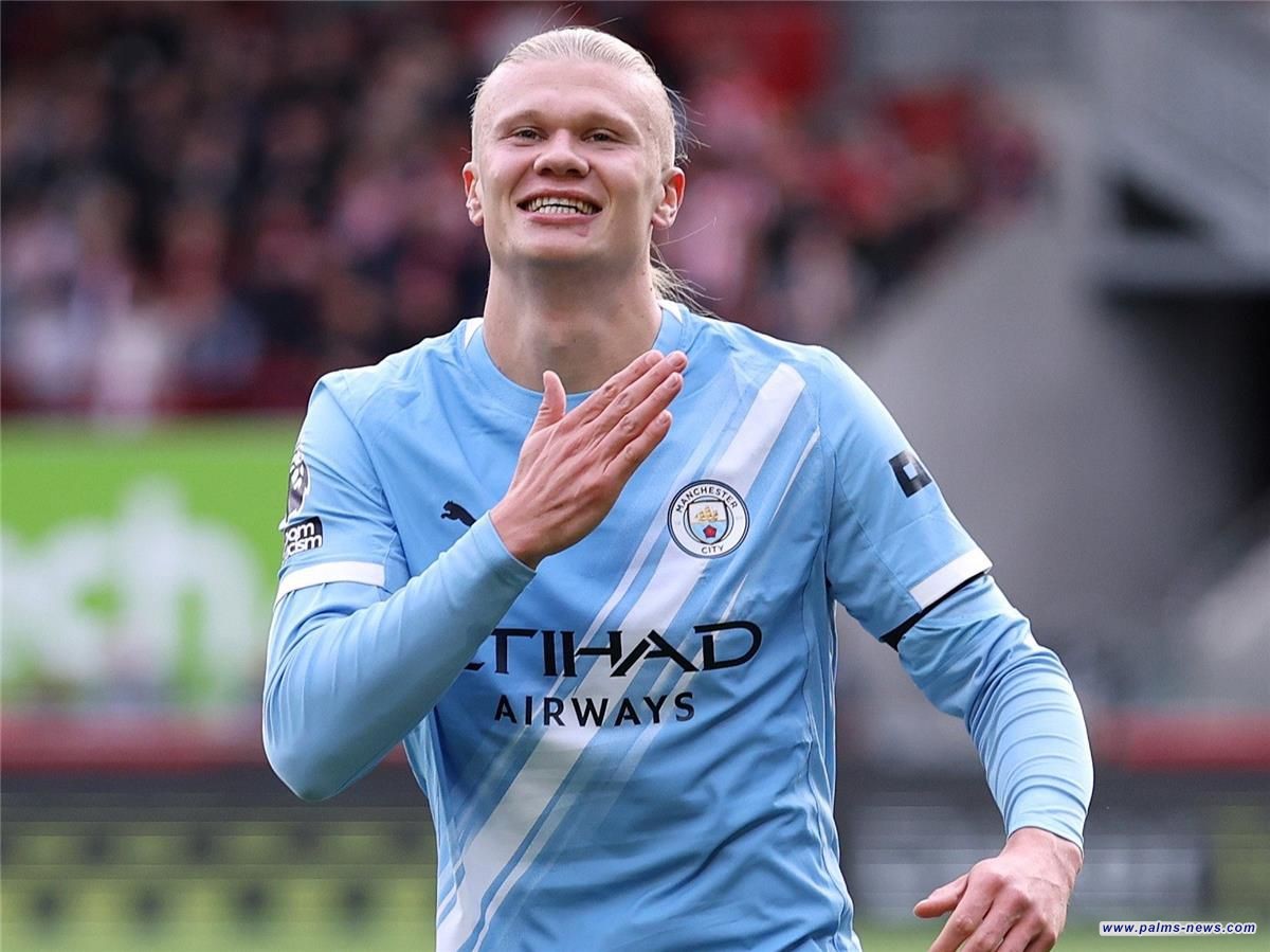 هالاند يتبرع بنسخة نادرة من كتاب تاريخي لمكتبة عامة بمسقط رأسه